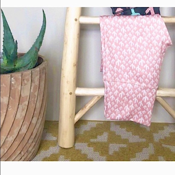 Dirty Blondes Cactus Print Leggings - Picture 6 of 16